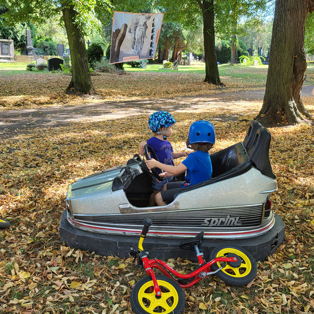 Autoscooter beim Annenfriedhof-Fest